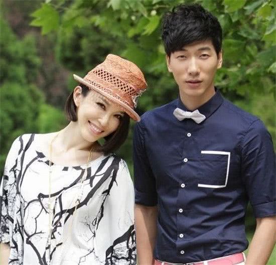 2019年,张亮在微博平台自爆,早在2017年便与妻子寇静协议离婚了.