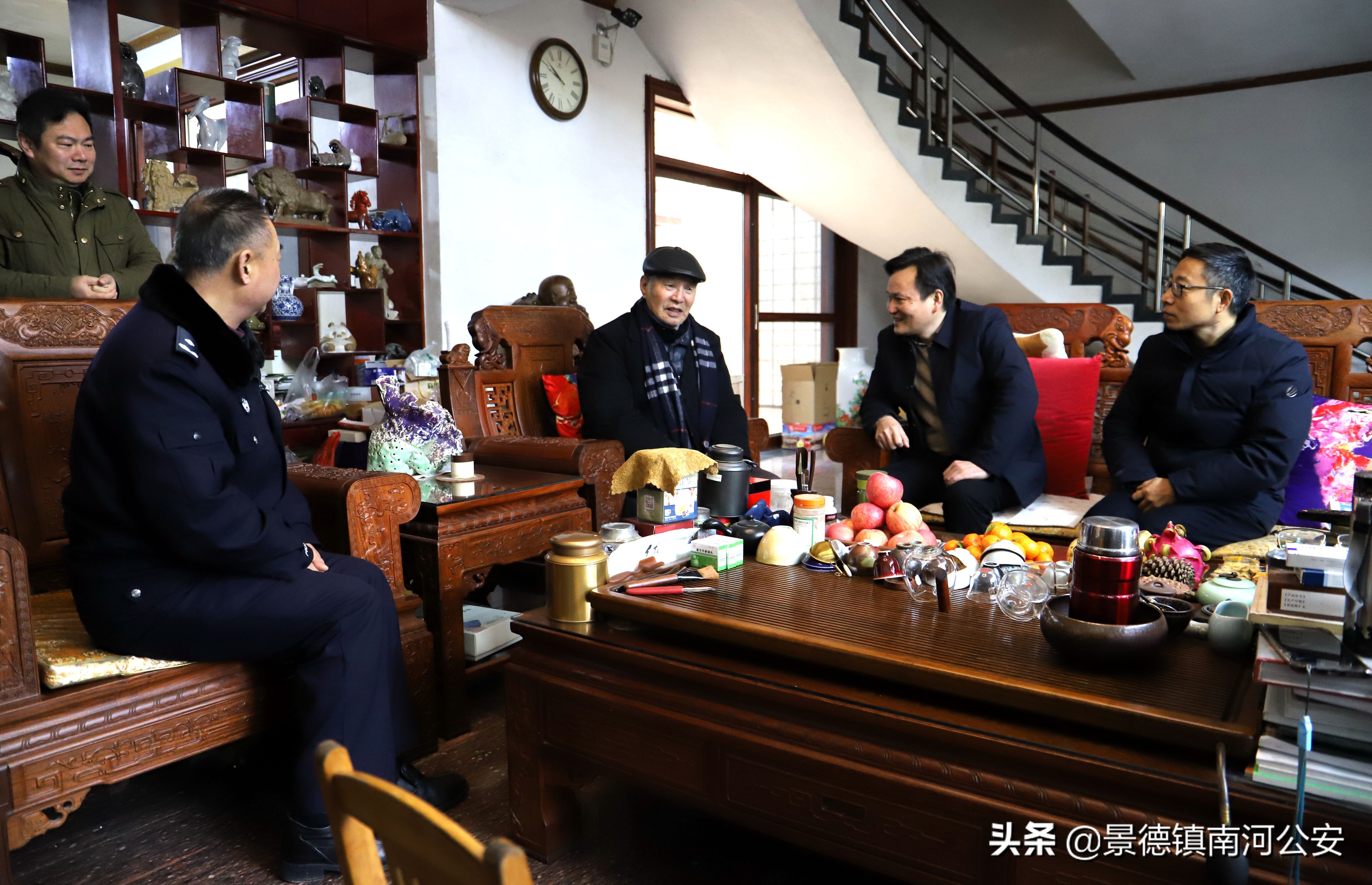 景德镇市副市长、市公安局局长邹永胜走访慰问专家人才、公安烈士家属