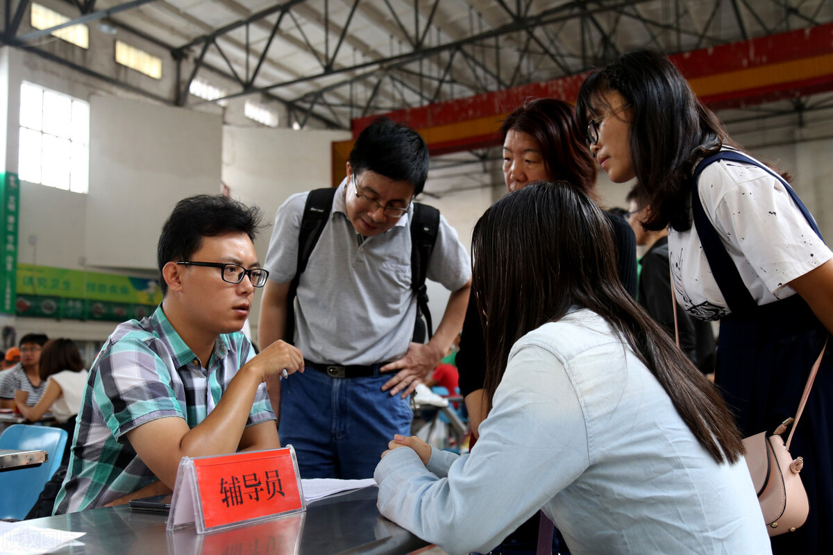 大学辅导员是什么角色？遇到这些事，别忘了“辅导员”，新生收藏