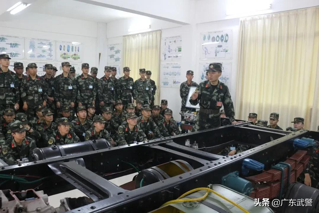 军营“驾校”开学啦！话不多说，赶紧上车~~~