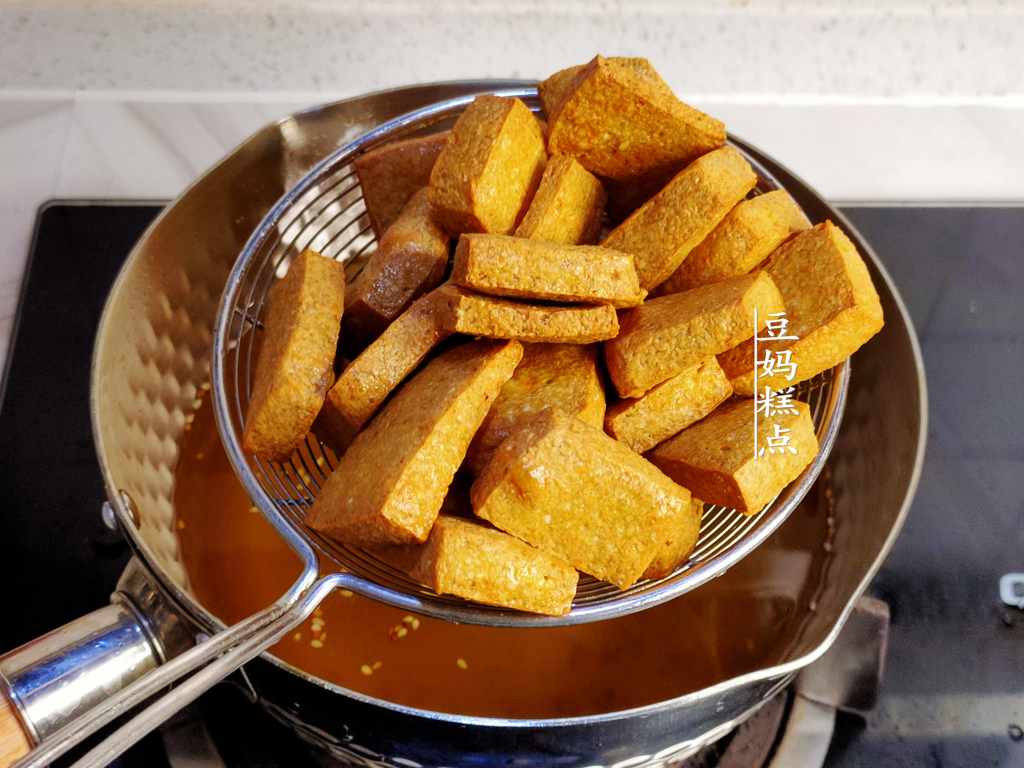 街头小吃,炸豆腐,有人靠它月入过万,做法原来这么简单