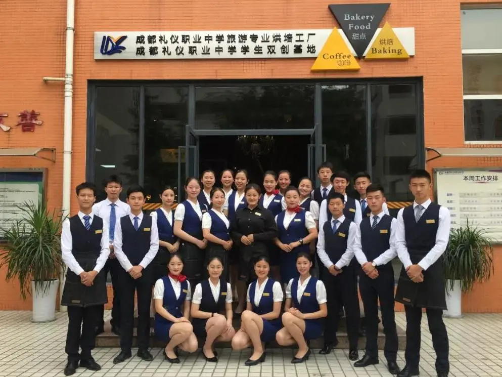 被誉为服务明星的沃土，这所学校不简单