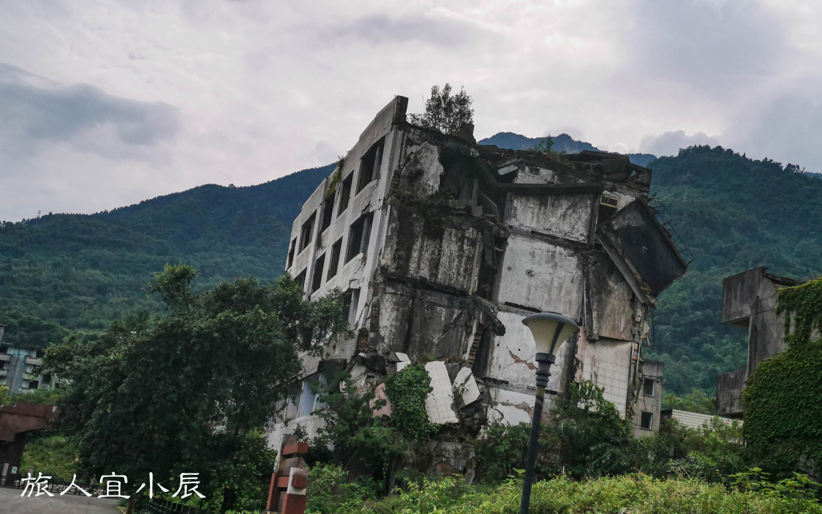 綿竹漢旺地震遺址(公園)由東汽廠區,東汽宿舍區以及漢旺鎮區三大區域