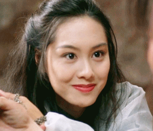 她被誉为“最美紫霞”，曾与星爷假戏真做，险些陷入“尺度”泥潭