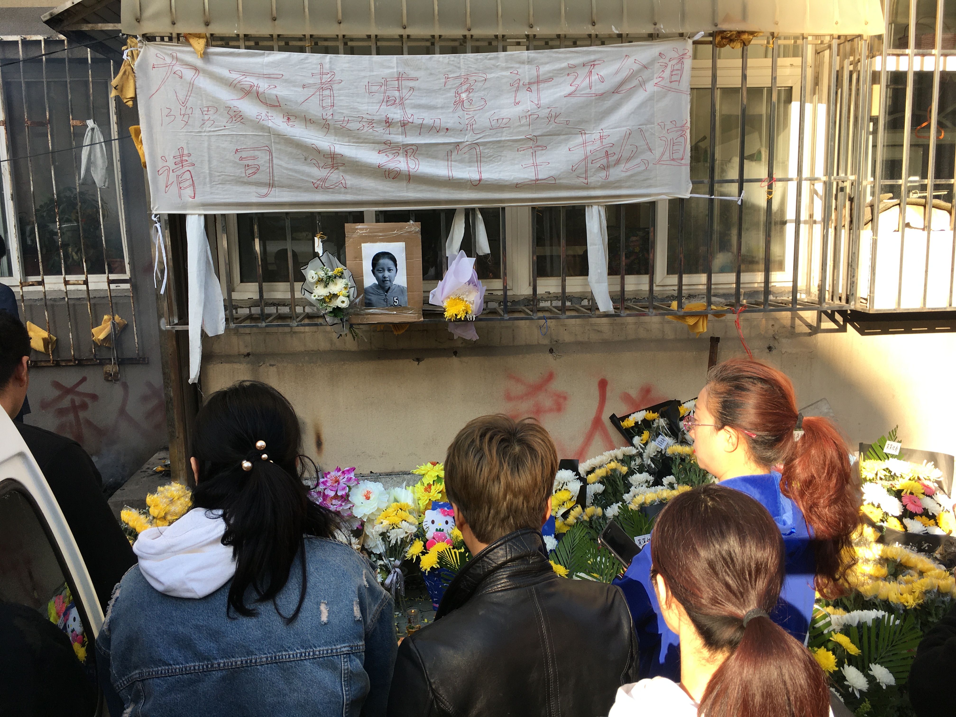 大连10岁女童遇害一周年忌日，凶手男孩父母至今拒不道歉赔偿，房产将被法院强拍