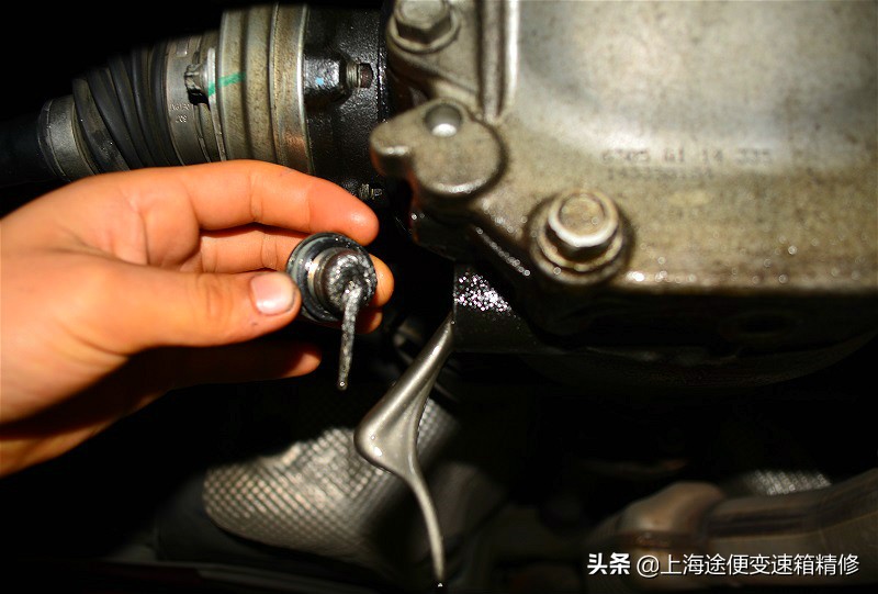 老师傅亲自演示，卡迪拉克ATS加速抖动，有异响原来是后桥坏了