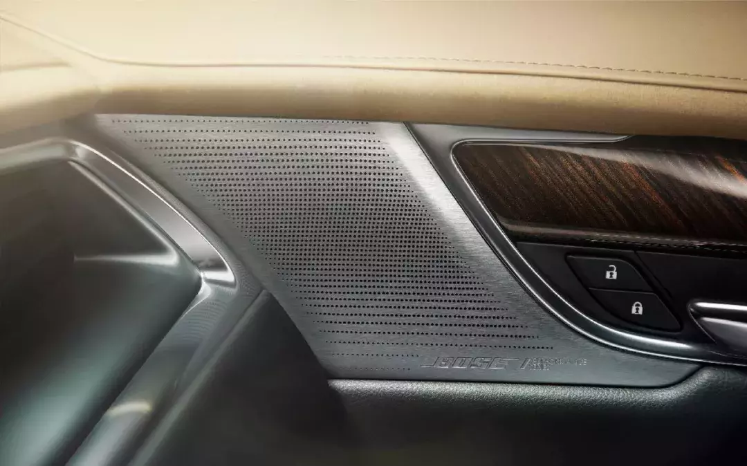 凯迪拉克XT6:想让精英大叔忘掉Alphard