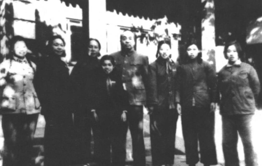 彭德怀和他的侄子侄女们，曾刻意降低彭启超军衔，为彭钢破例求人