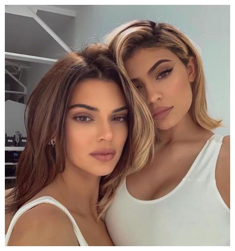 世界第一美臀的金小妹，福布斯最年轻的亿万富翁，昨日被拽下神坛
