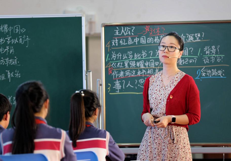 老师真实收入究竟有多少？月薪过万不在少数，看完工资条网友酸了