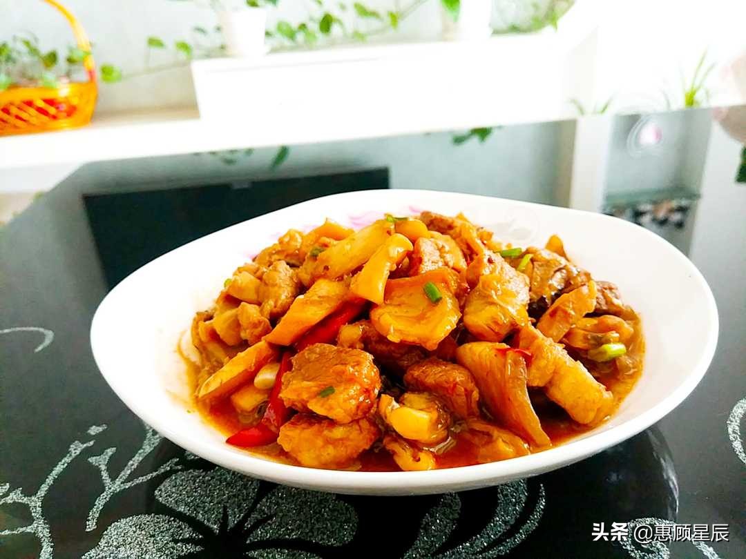 鱿鱼干怎样做最好吃？鱿鱼烧肉有妙招，鲜香脆嫩不腥，太爽了