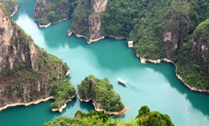 周公解梦：梦见发大水，或清澈汪洋，或混浊翻滚，伫立水边，何解