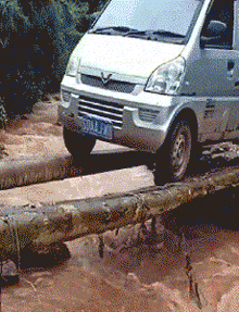 哥们,学的挺像啊,