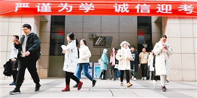 中国成为「研究生大国」，99%研究生背后的焦虑：就业更难了