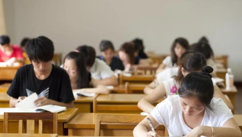 考生500多分上清华，被网友质疑期末会挂科，如今过得让人很羡慕