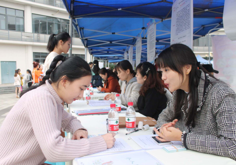 多年后才知道，高等专科学校和职业技术学院的区别，不是一星半点