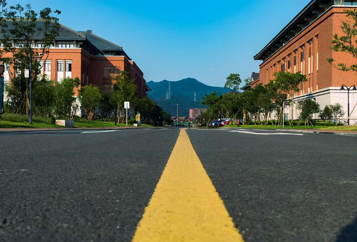 2021世界工科大学前十排行，清华全球第一，浙大排名叫人出乎意料