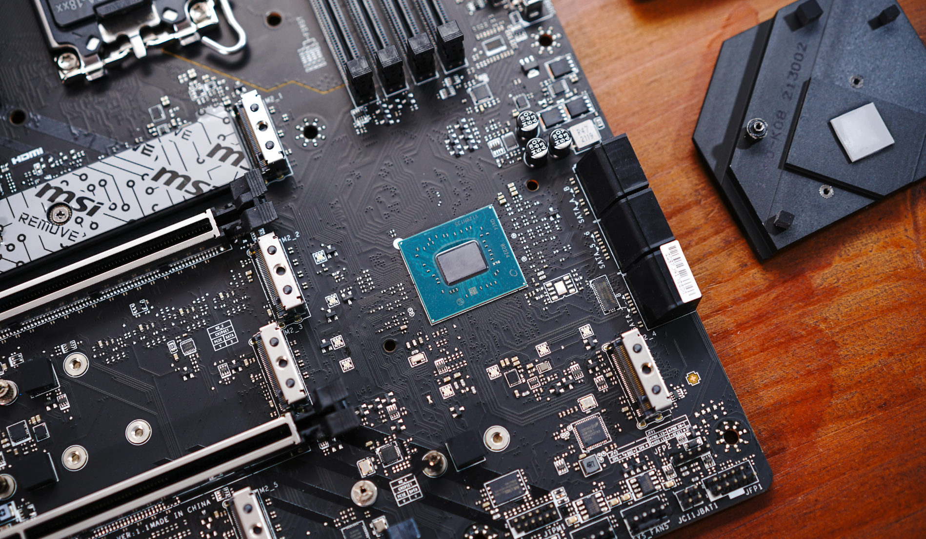 intel酷睿12代首发“座驾”来了！微星Z690 CARBON WIFI抢先开箱