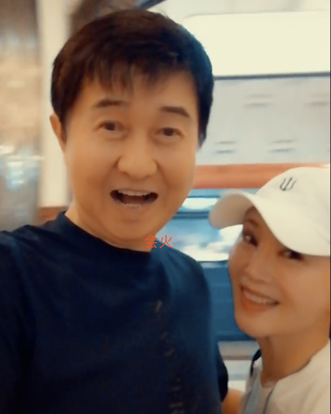 付笛生一家三口罕同框，儿子继承父母音乐天赋，三人都是歌唱家