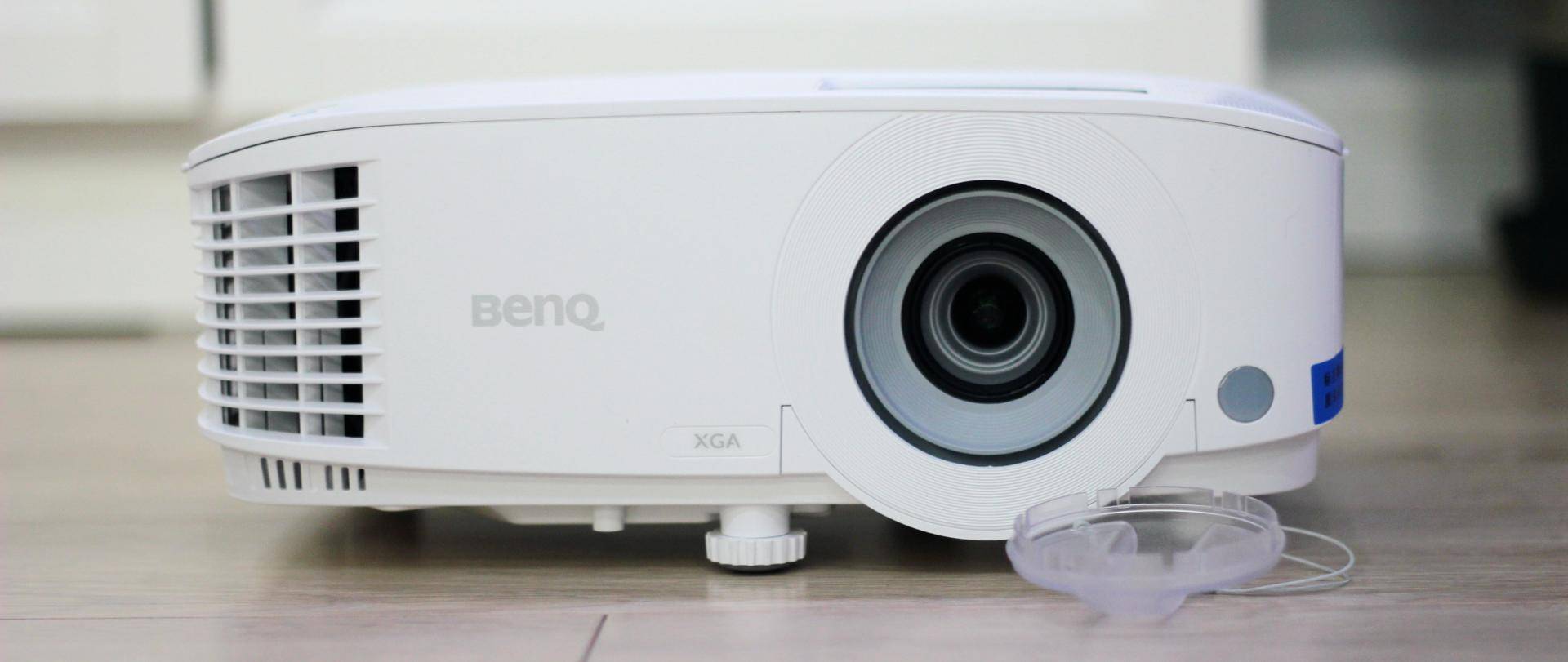 出色的高效无线投影之选 - 明基（BenQ）E540 智能投影仪
