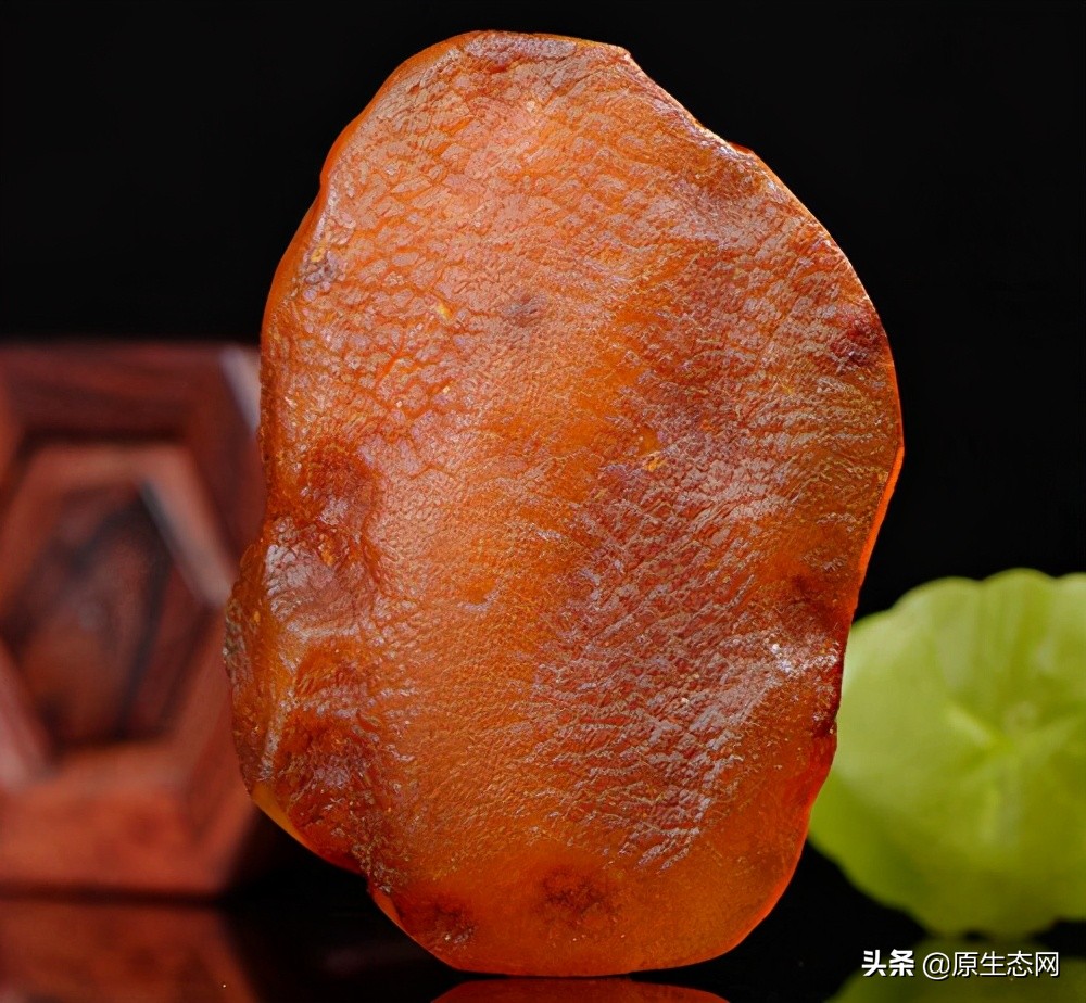 蜜蜡颜色的奥秘：哪种颜色的蜜蜡价值更高？