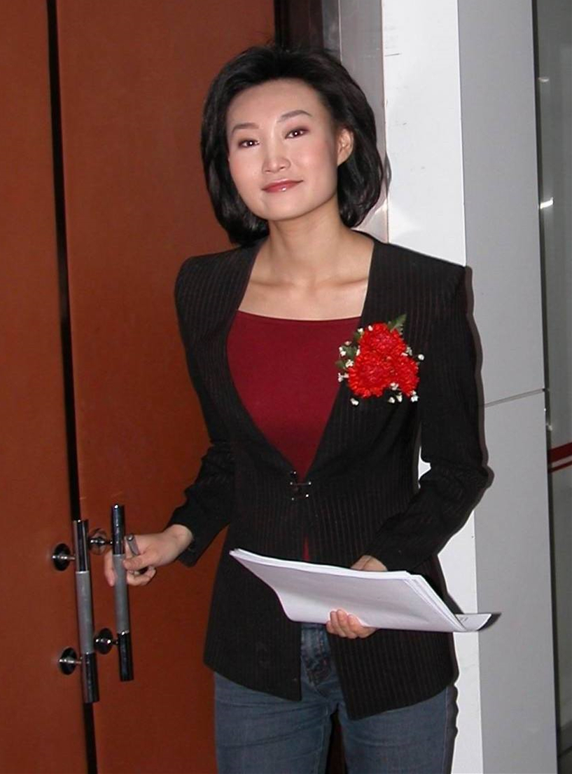 央视女主播逃不过的魔咒：大龄不婚？这10位女主持最大56最小已38