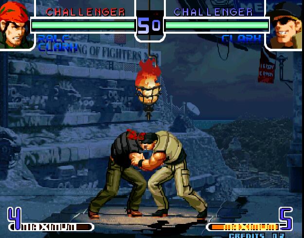 经典街机《拳皇》1P和2P一起摇大招，结果和想象的不一样