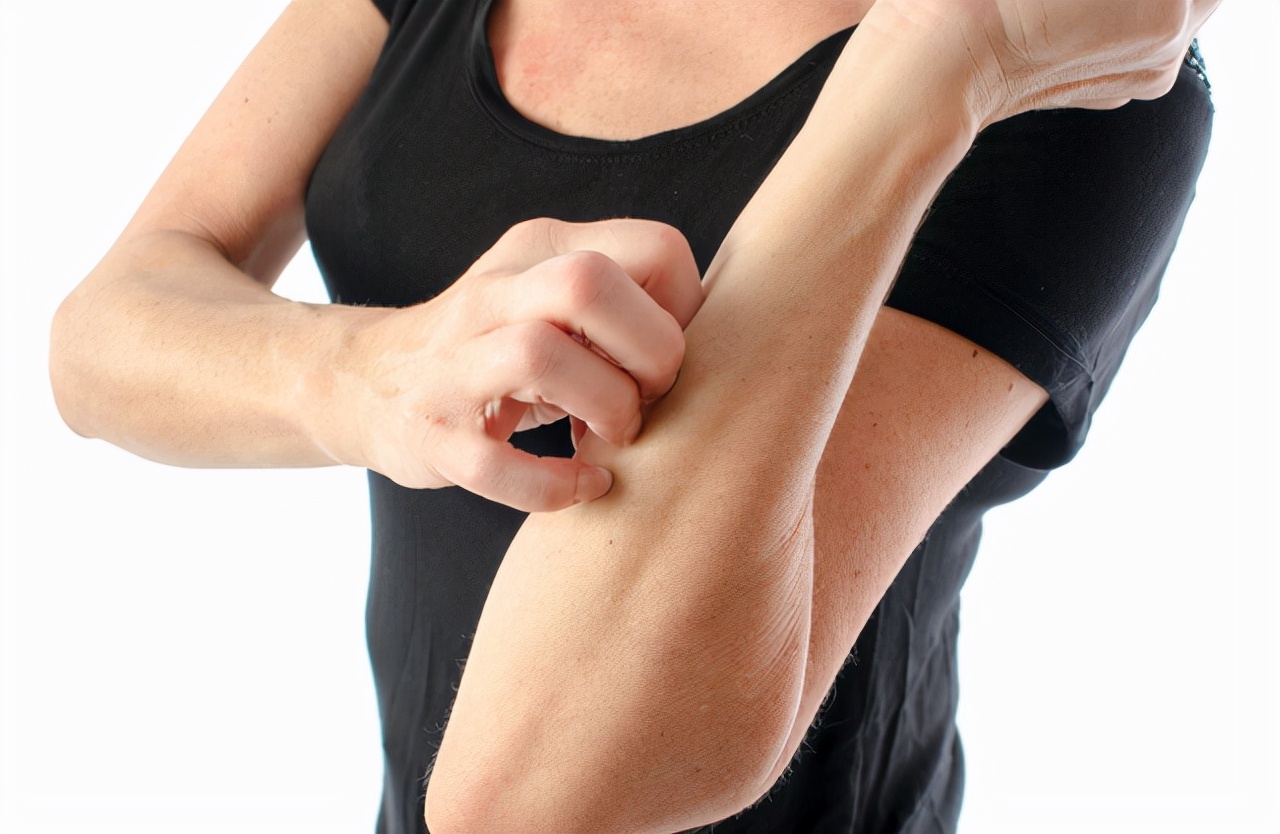 皮肤反复出现“瘙痒”？要重视！或与这4种因素有关，你需要了解