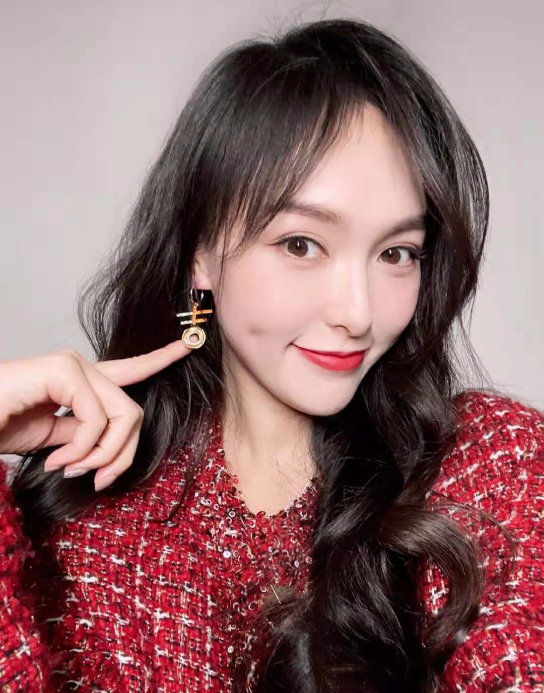 唐嫣官宣代言辱华品牌！不理粉丝吐槽坚持转发，争议行为不止一次