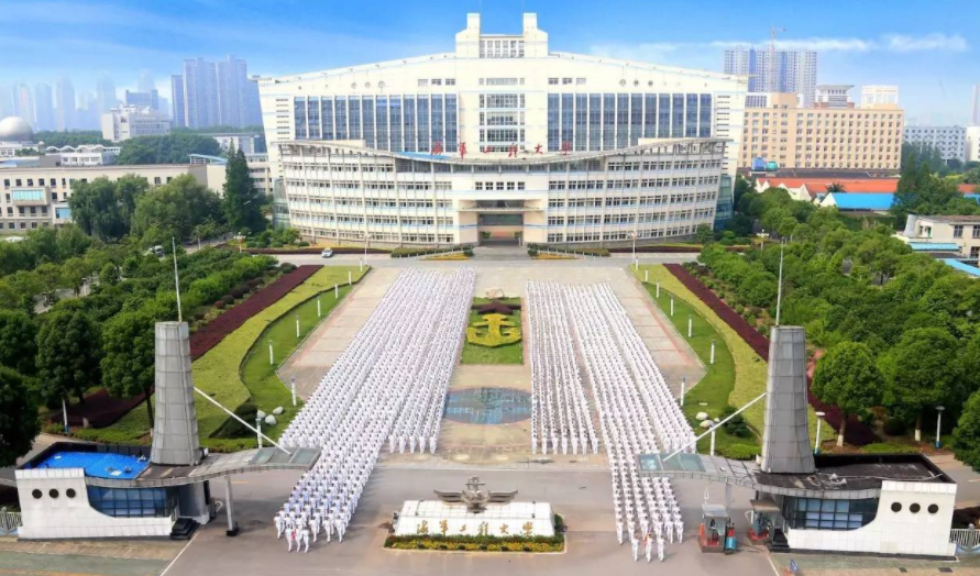 500分左右录取的军校，实力强悍且口碑好，适合中等生报考