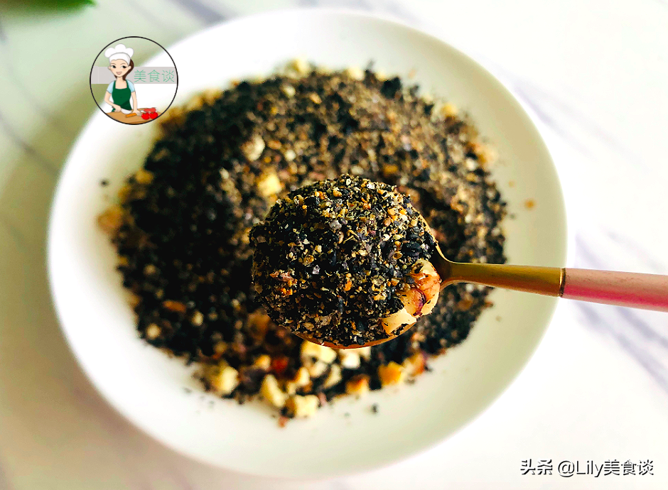 立秋后，碰到它别手软，炒熟磨成粉存放冰箱，每天吃一勺，好香啊