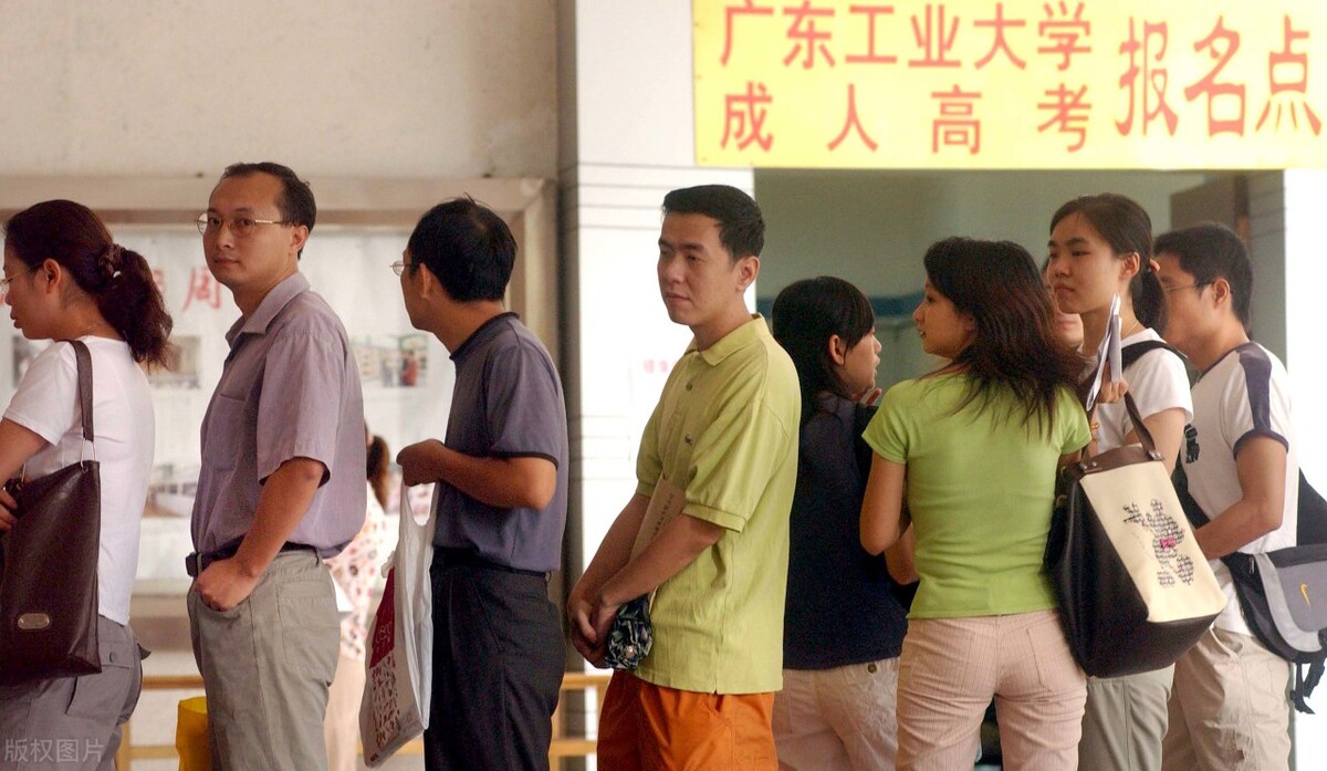 成人高考上大学，前景如何，适合哪些人选择？