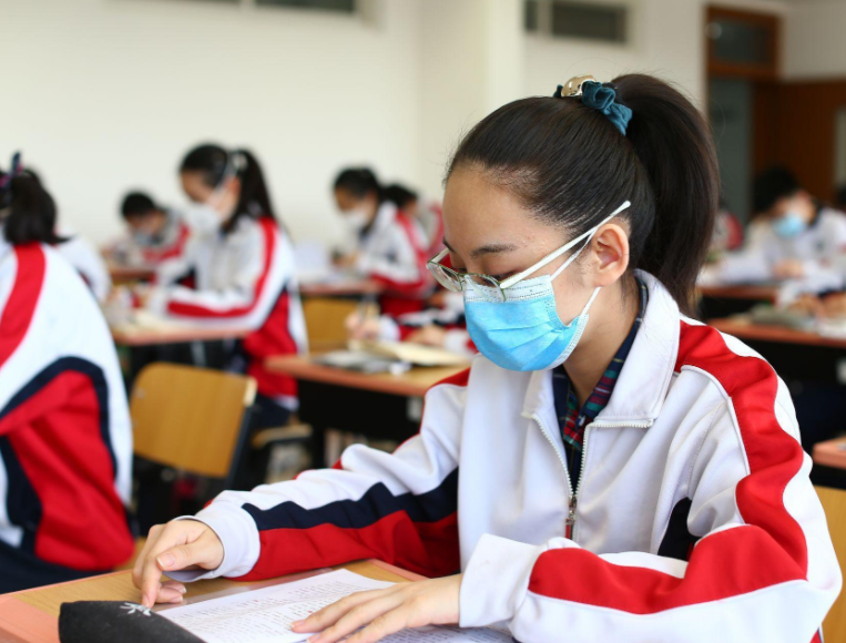 高考新趋势：英语被削弱，“大语文时代”或将来临，学生又慌了