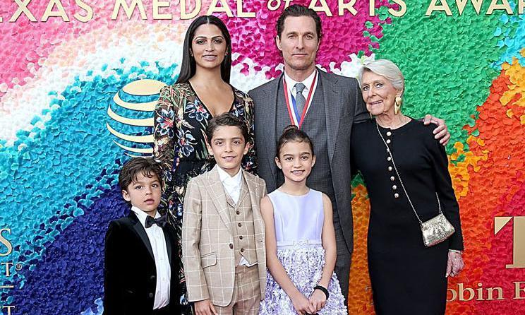 从第一英俊花瓶到奥斯卡影帝！好莱坞传奇男星自曝多次遭性侵