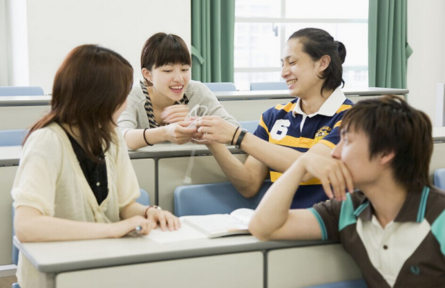 本科生迎来好消息！上大学可免学费还有生活补贴，多地已开始实行