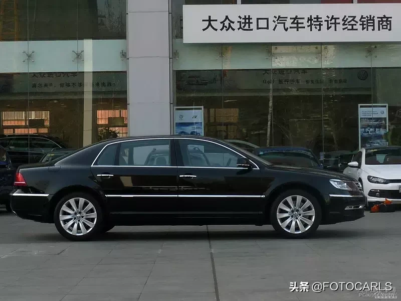 4座版大众辉腾6.0L W12实拍,售价241.2万,不是迈巴赫请绕路