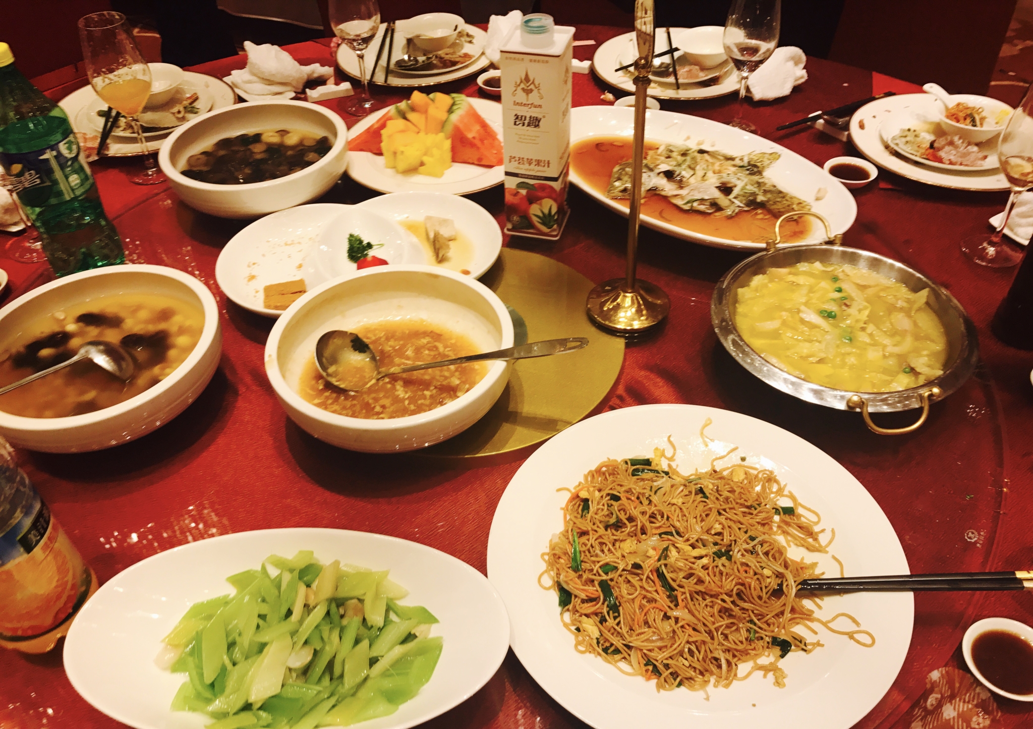 闺蜜在五星级酒店办婚宴,看到饭菜后不禁感慨:500元礼钱花得值