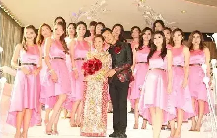 梁烈唯与老婆庆祝相爱17年,他是TVB万年配角,曾为妻到餐厅打工