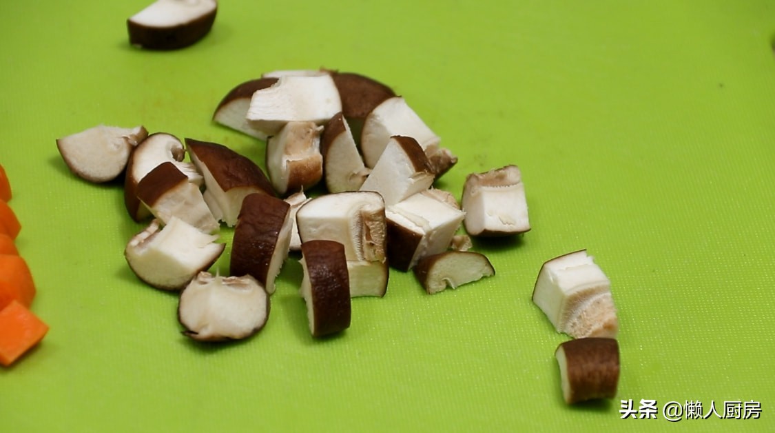 豆腐遇到它就这样炖，好吃极了，营养丰富，又鲜又嫩