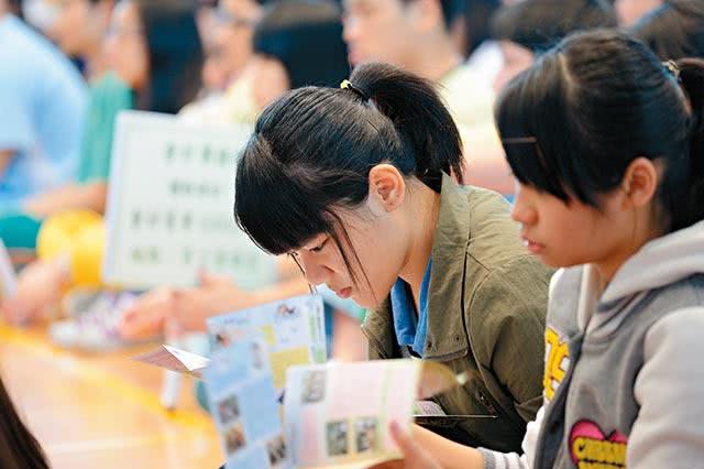 想报考国贸专业？这四类专业看起来光鲜亮丽，可是毕业生有苦难言