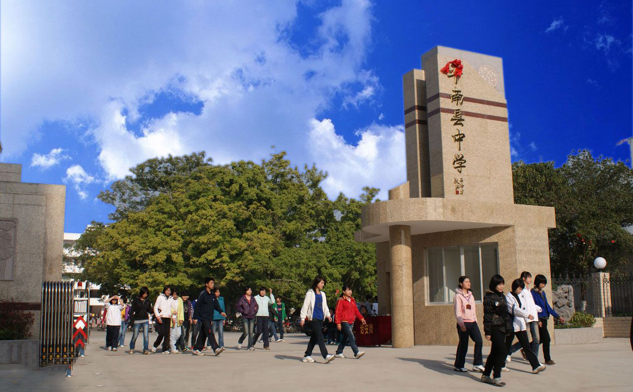 广西贵港四所高中，平南中学高考成绩喜人，堪称广西县级中学典范