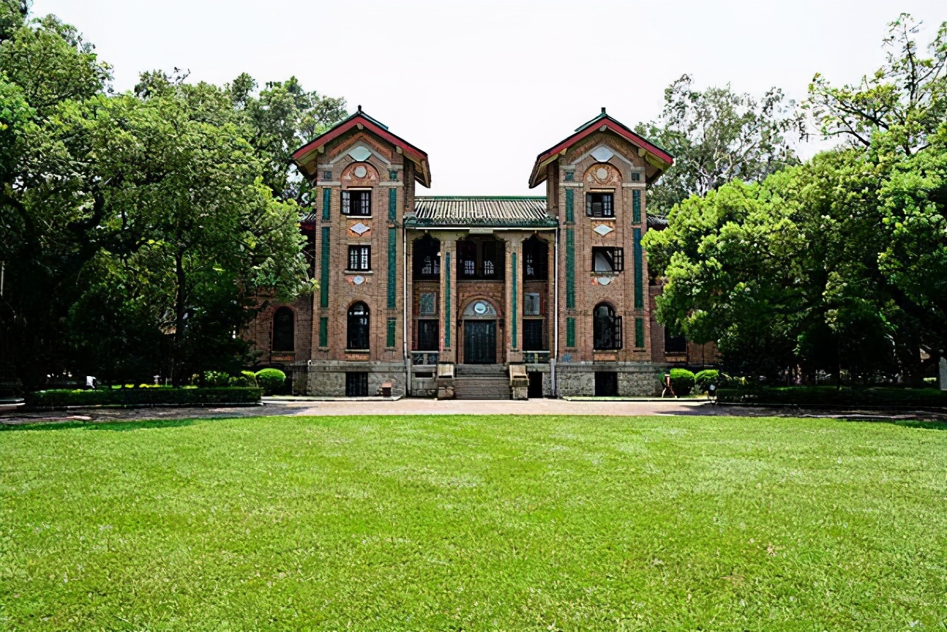 到中山大学,家长却高兴不起来,只因录取的专业是图书情报与管理专业