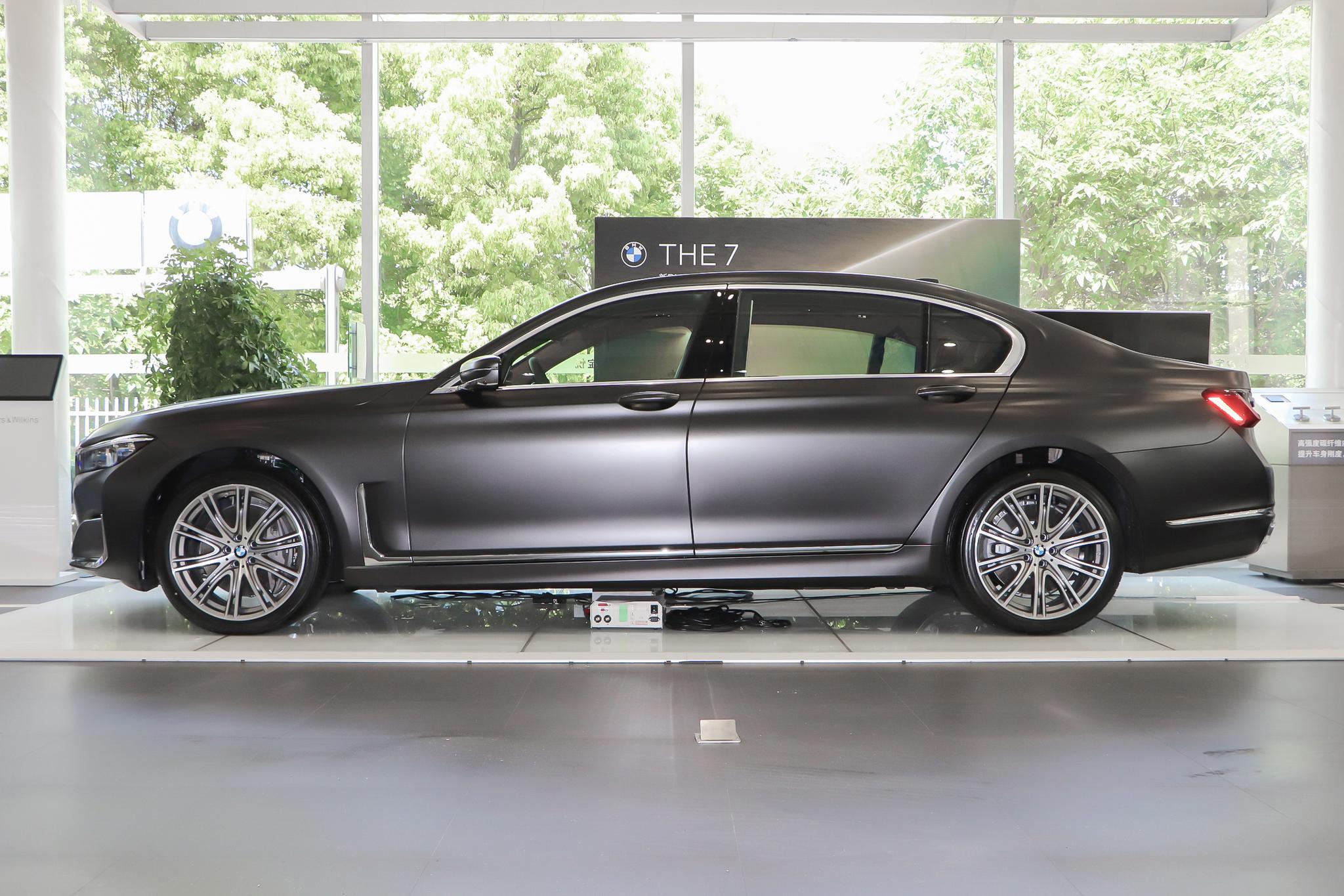 宝马7系:车长5273mm,最大功率195kw