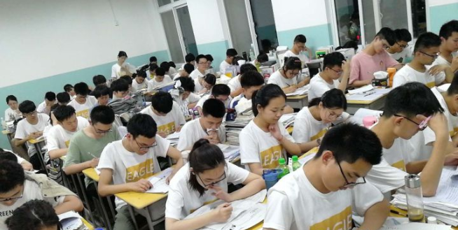 “最强”县级高中，从0到43名学生考入清华北大，考上就能去大学