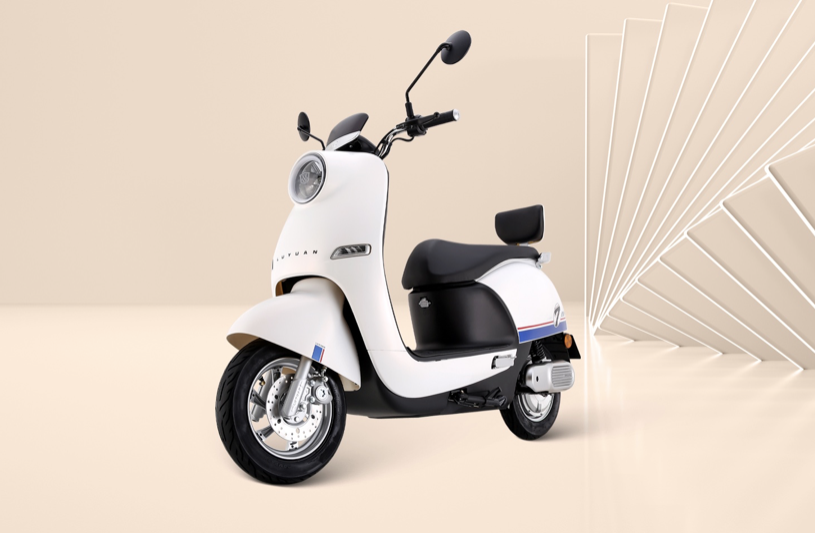 綠源、小刀推出2款電摩，續(xù)航遠(yuǎn)，電池、電機(jī)保6年，適合外賣小哥