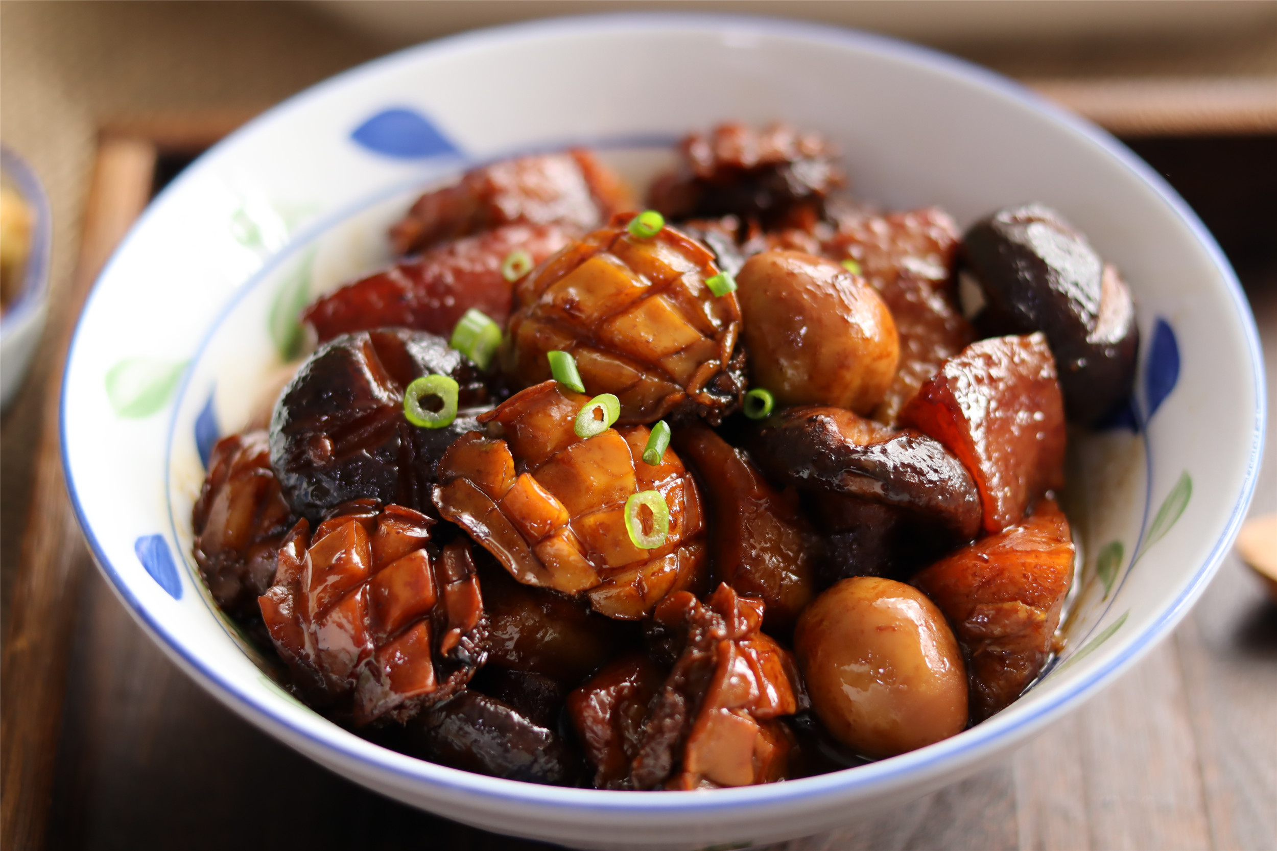 红烧肉焖香菇鲍鱼