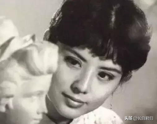 她坐过牢,拍过三级级片,被美国总统接见,如今还宛如少女