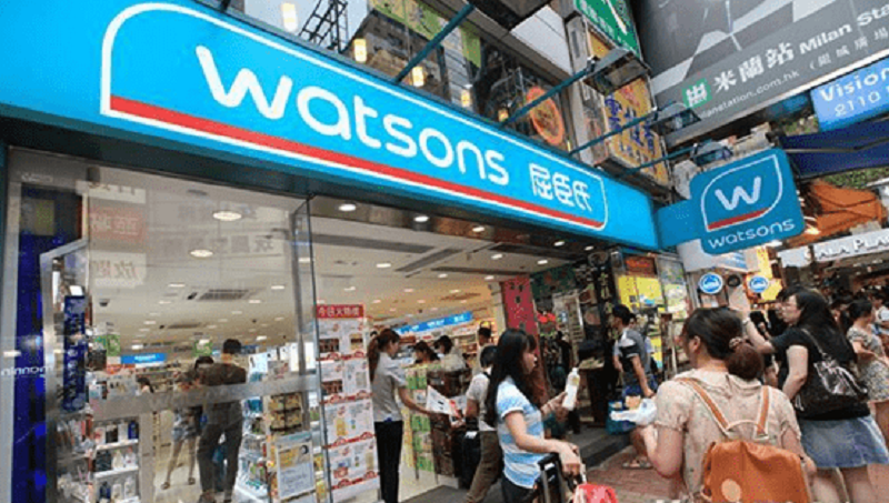 被年轻人遗弃，遭美妆店围剿，屈臣氏能靠流量明星代言逆风翻盘吗