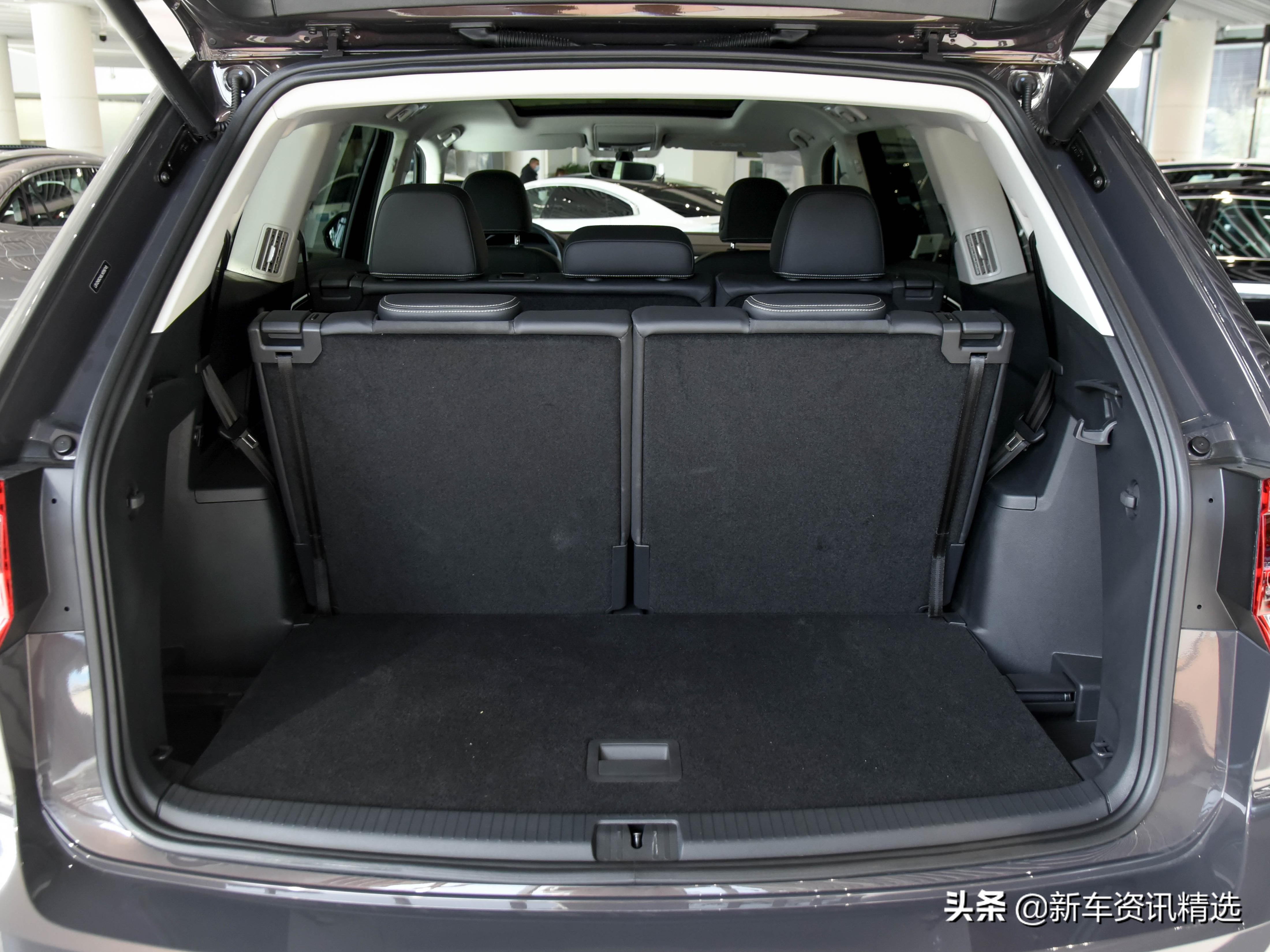 性价比高，尺寸巨大，中大型的合资自动挡SUV，带你看大众途昂