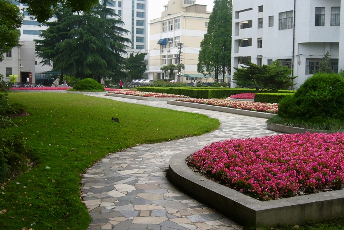 两所大学名字仅变个顺序，一个211一个像野鸡，2021考生需知晓